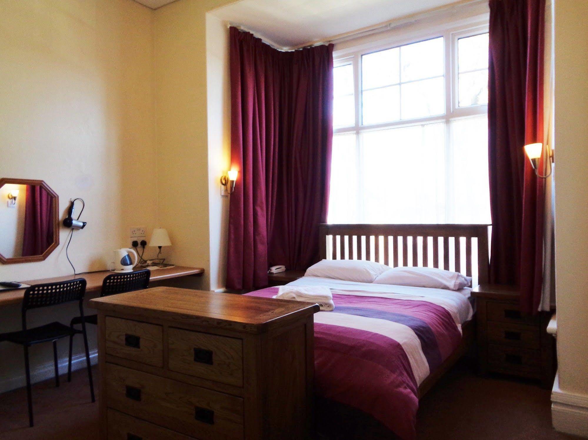 Ascot Grange - Voujon Resturant 3* Лидс
