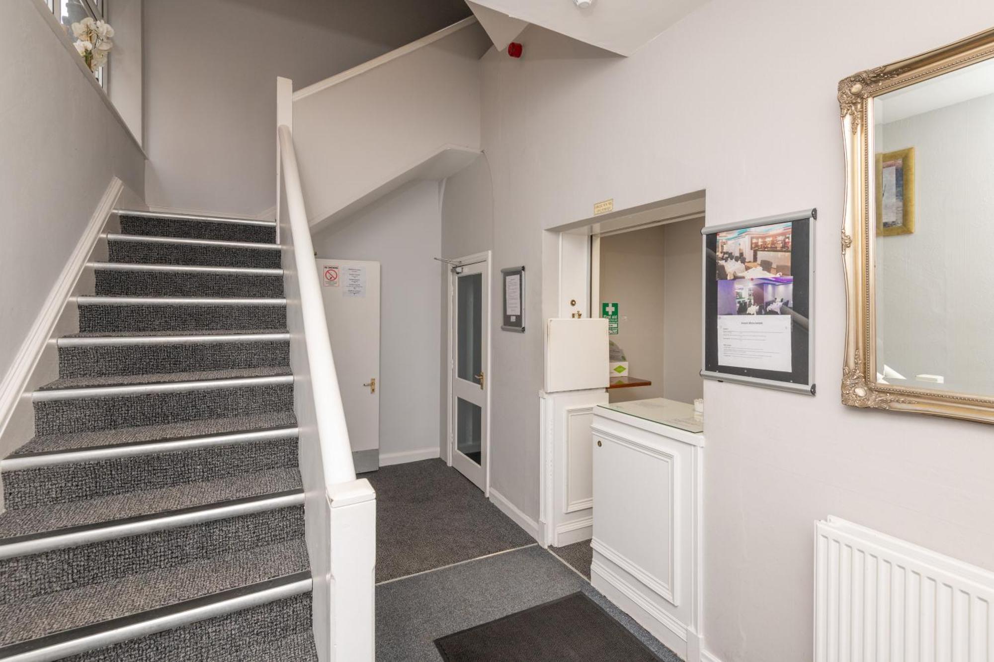 Ascot Grange - Voujon Resturant 3* Leeds (West Yorkshire)